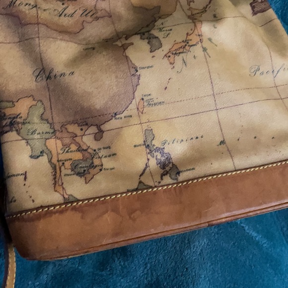 Vintage Alviero Martini bucket bag - Picture 8 of 8